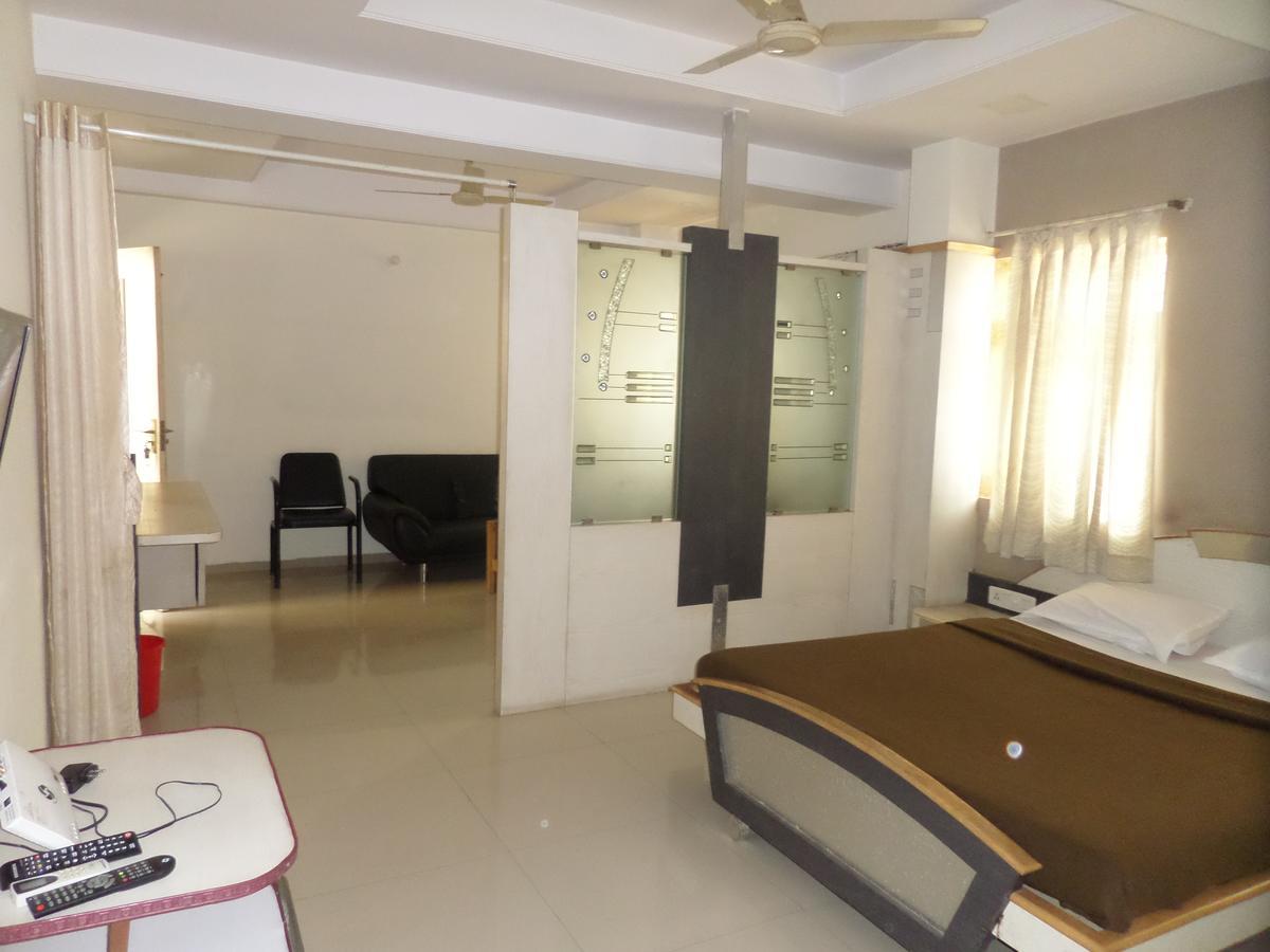 Hotel Sadanand Sangli Ngoại thất bức ảnh